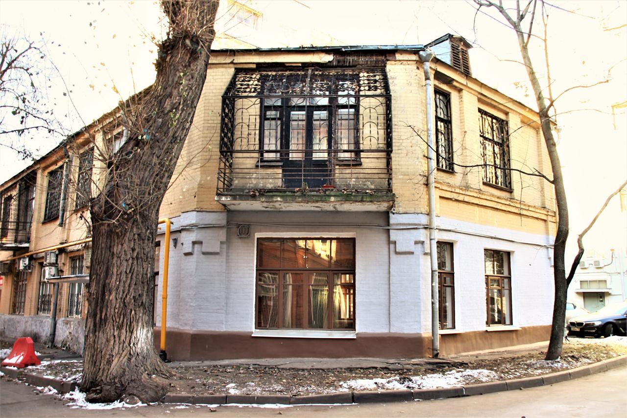 Балкон с решеткой в центре Москвы рассмешил пользователей сети