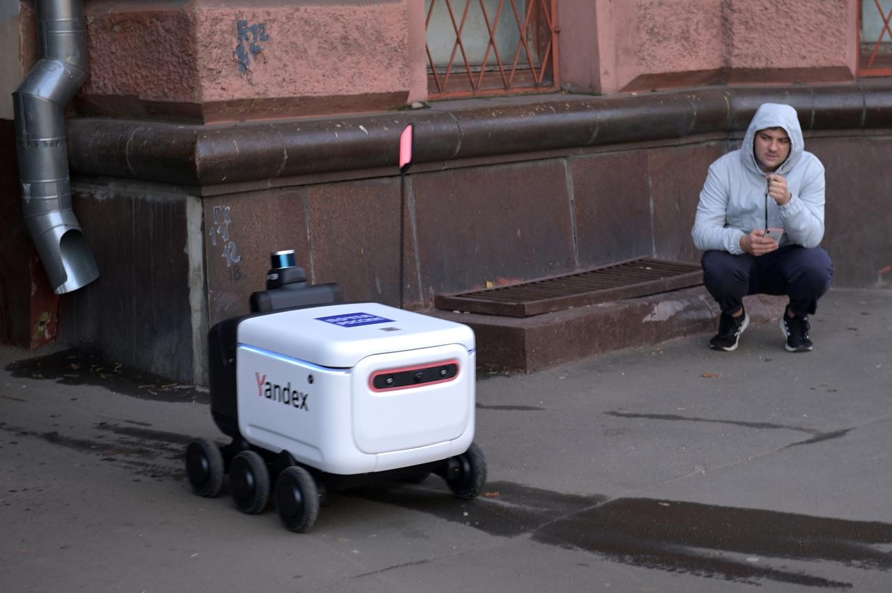 Россияне предложили отправлять роботов-доставщиков за пивом