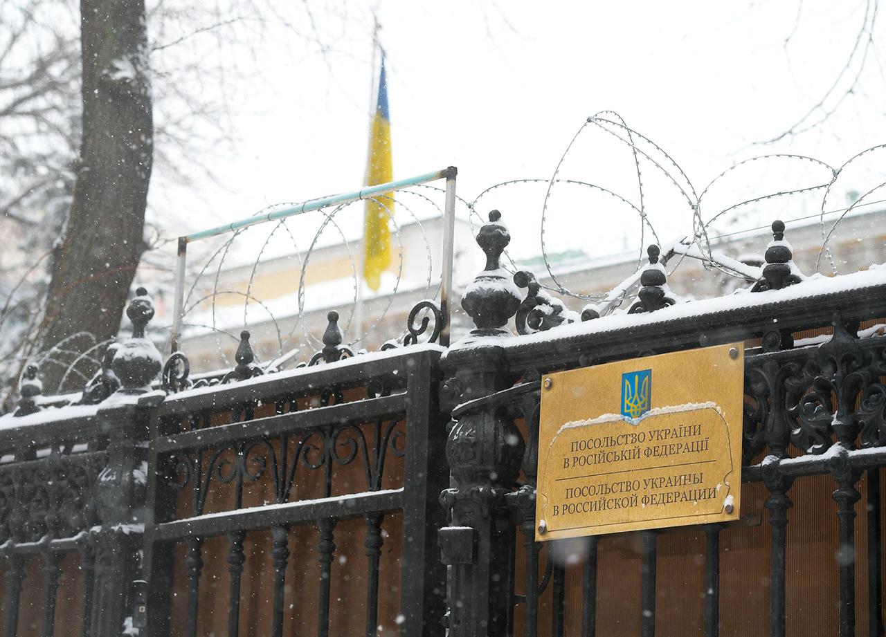 Посольство Украины в Москве прекратило прием граждан