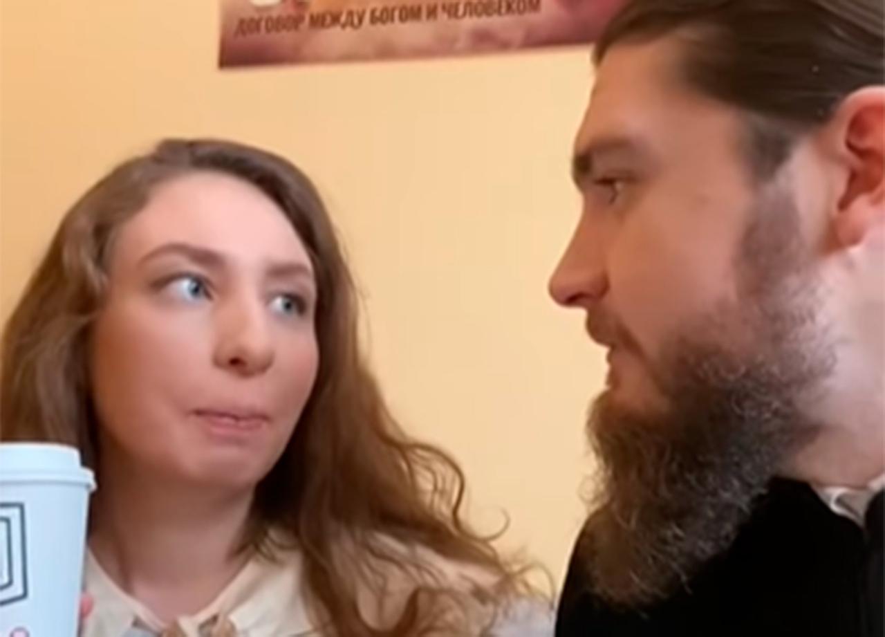 Оставшийся без подарка на 23 февраля священник пообещал отомстить жене