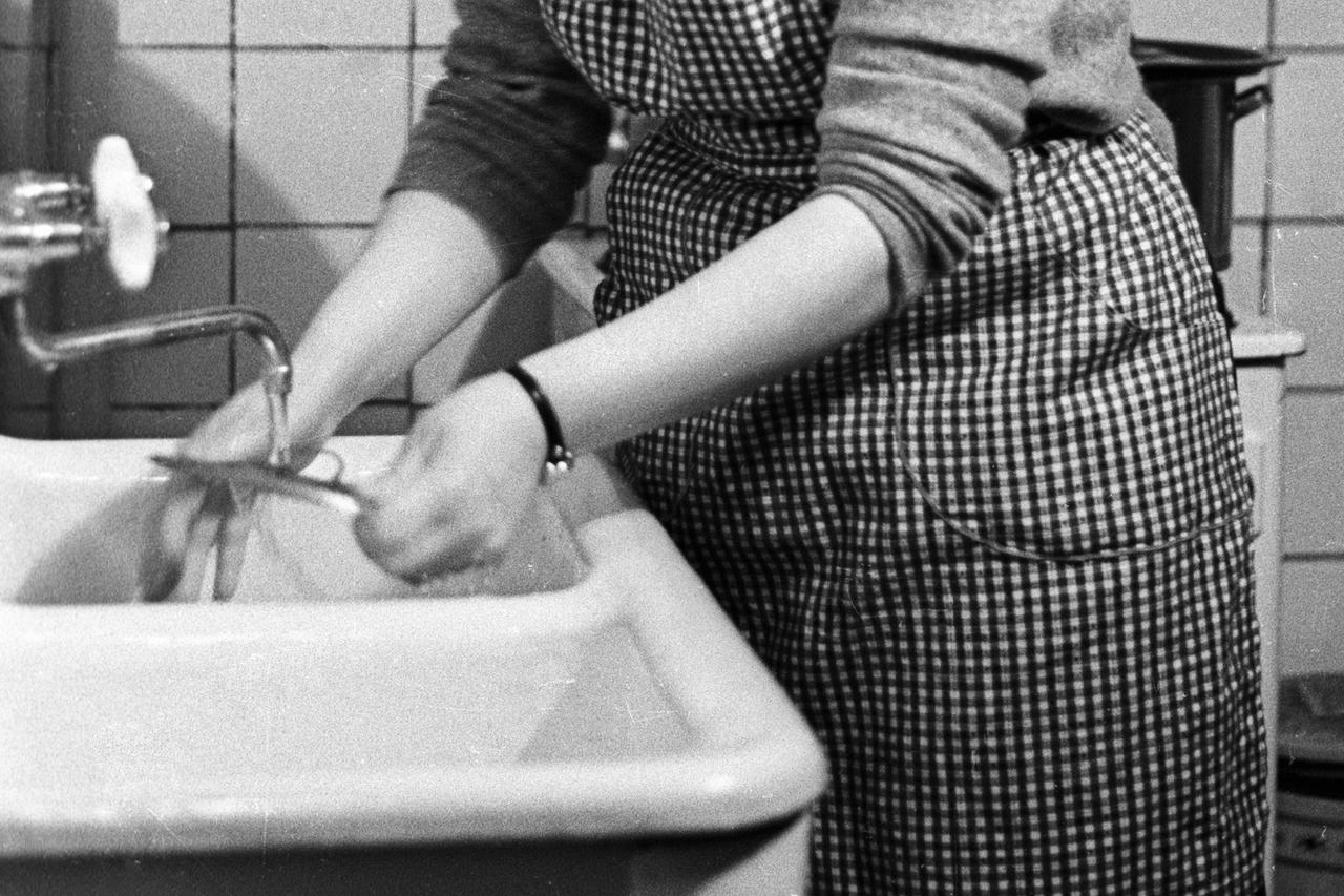 Необычный предмет на фотографии кухни в СССР заинтересовал россиян