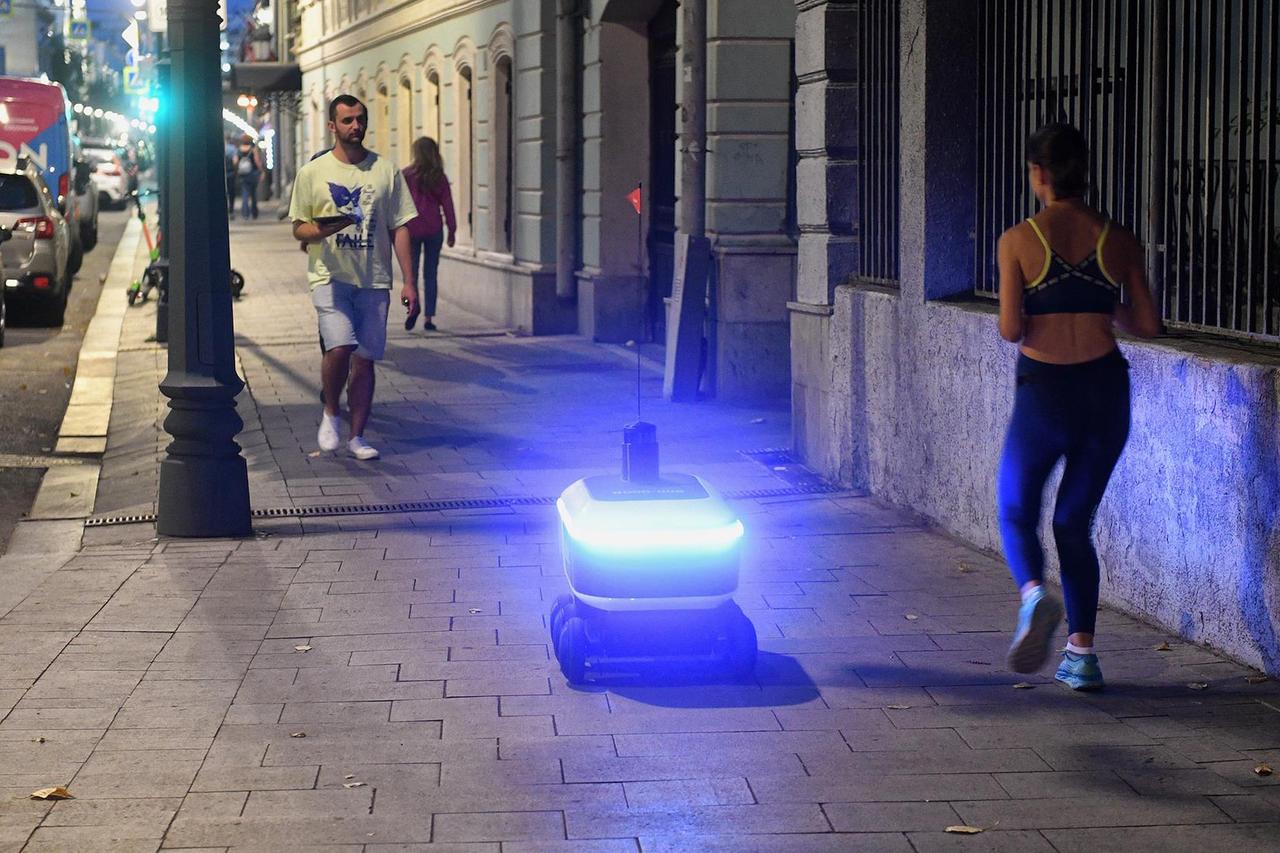 Москвичи назвали роботов-курьеров слишком медленными