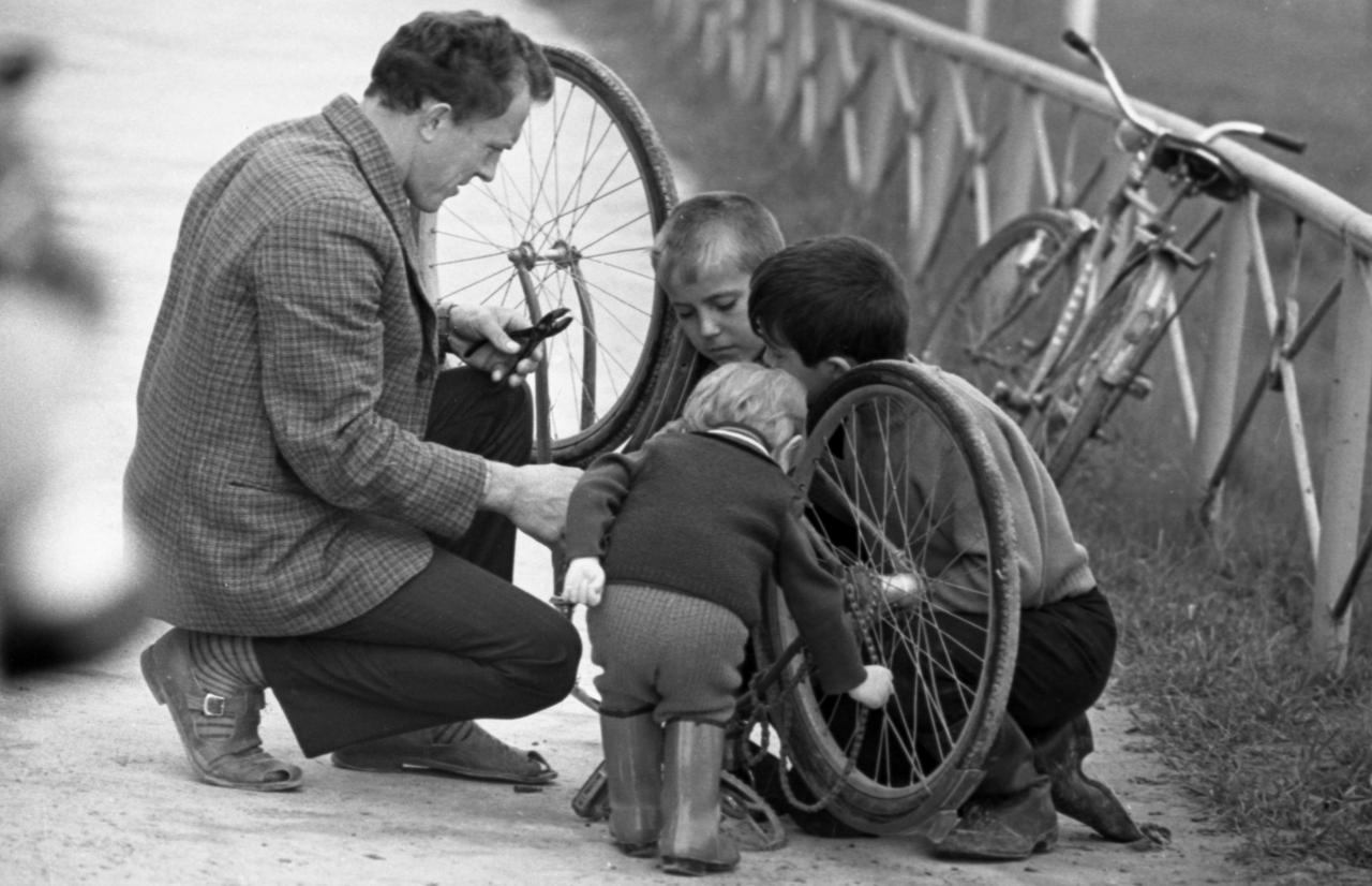 Россияне вспомнили о необходимости номерных знаков на велосипедах в СССР