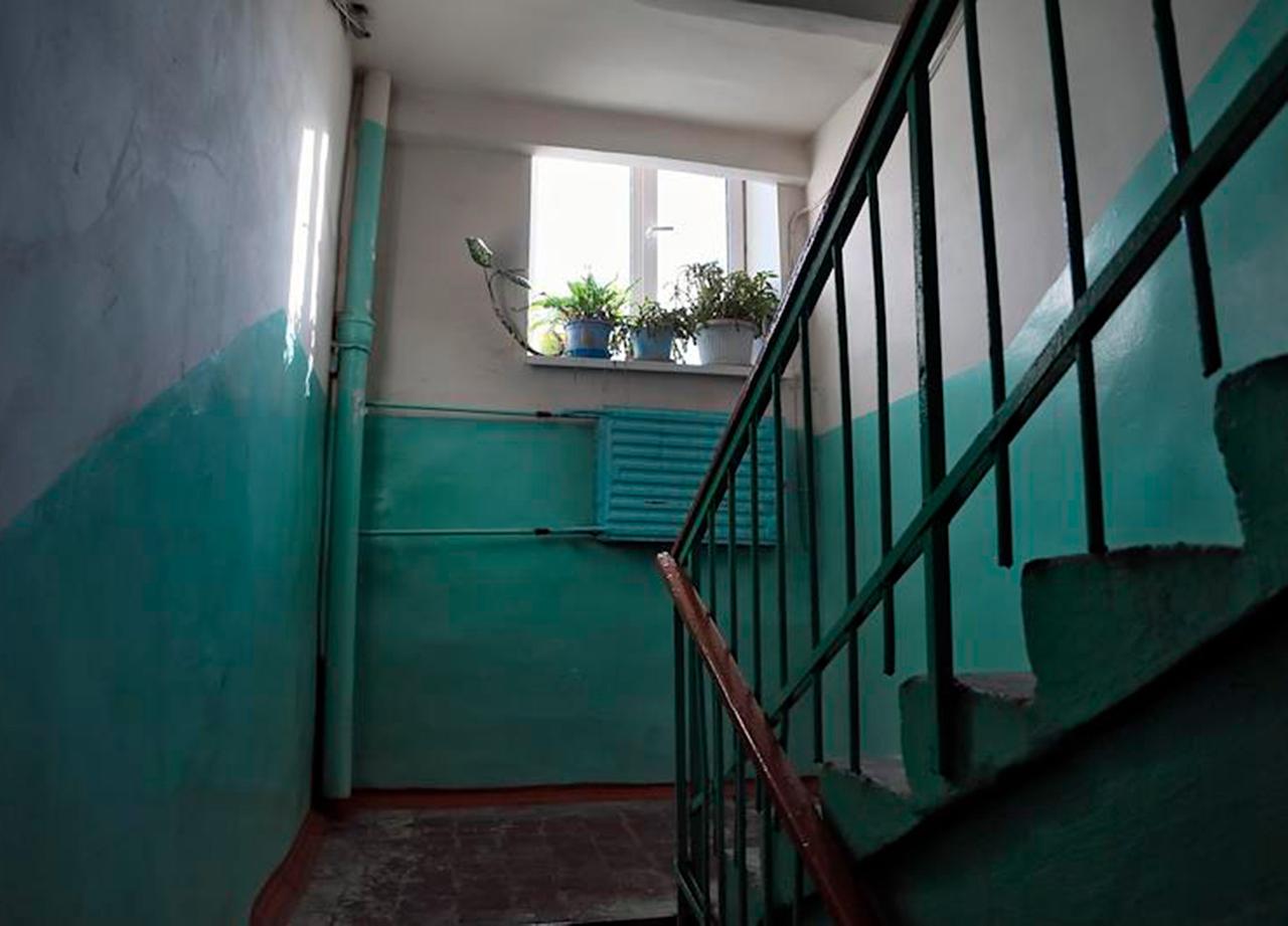 Жители столицы пожаловались на неадекватного соседа