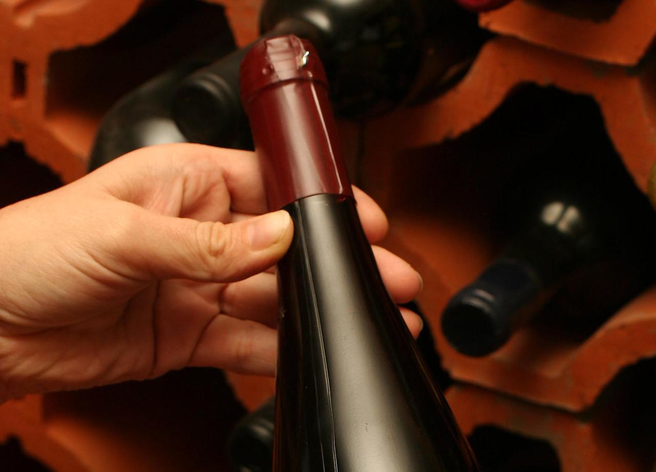 Москвичка решила обменять подаренный алкоголь на продуктовые сертификаты