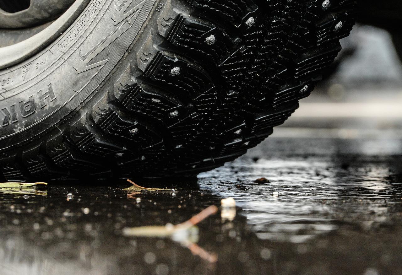 Синоптик назвал оптимальное время для замены зимней резины