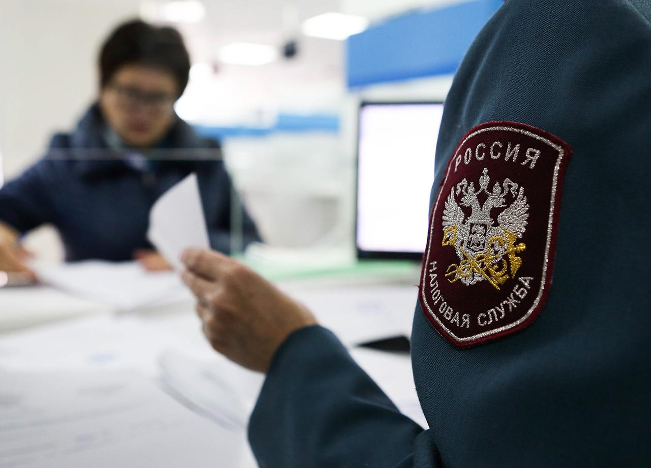 Бывшую сотрудницу налоговой уличили в получении многомиллионной взятки