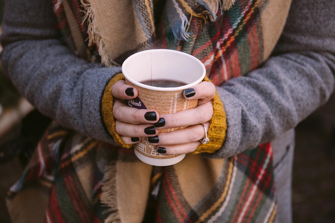 Стало известно об опасности употребления горячих алкогольных напитков