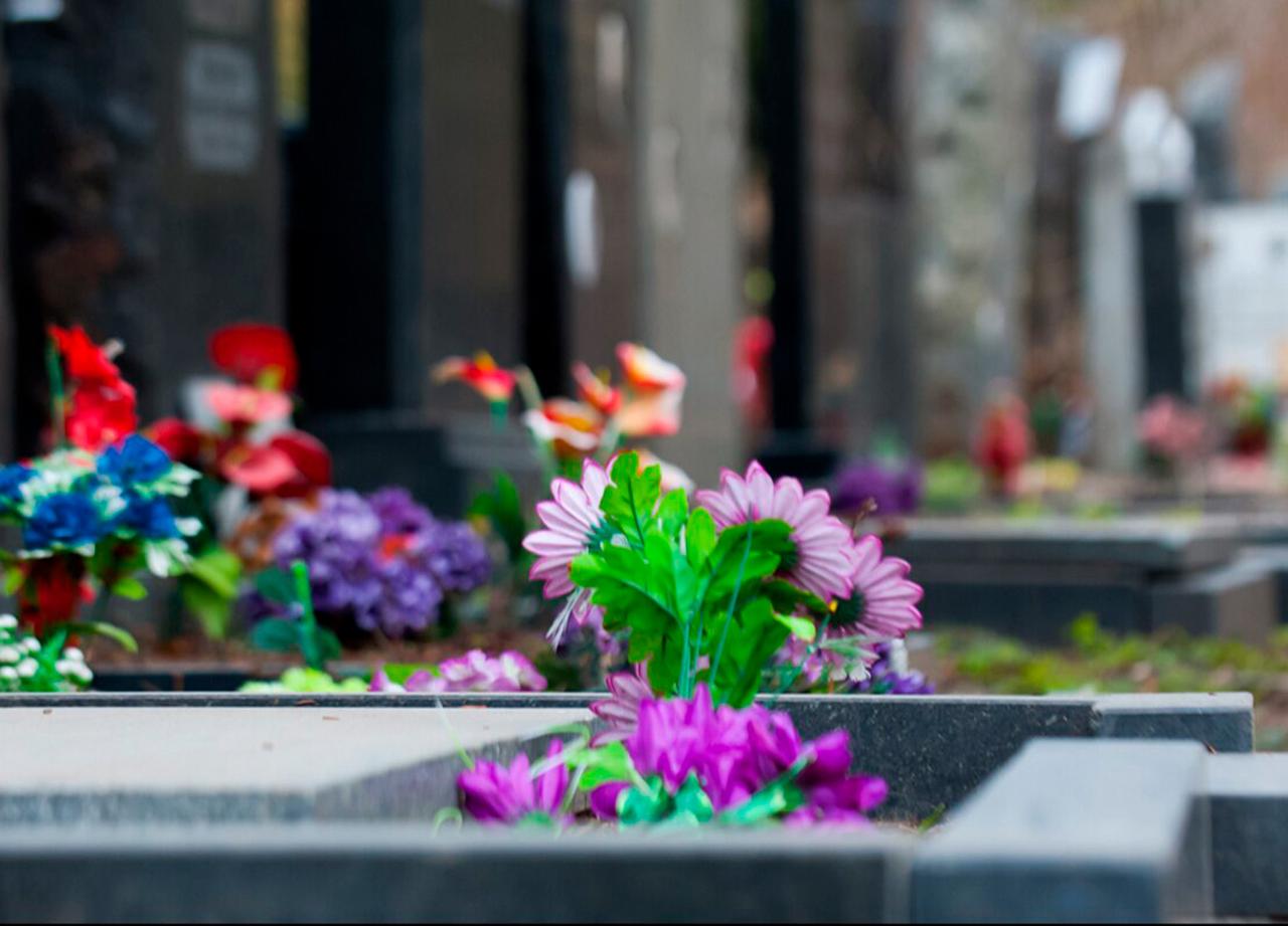 В Москве кладбища подготовили к весенним праздникам