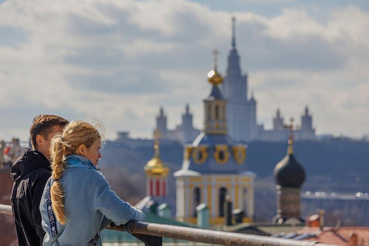 Москвичам пообещали потепление с небольшими осадками