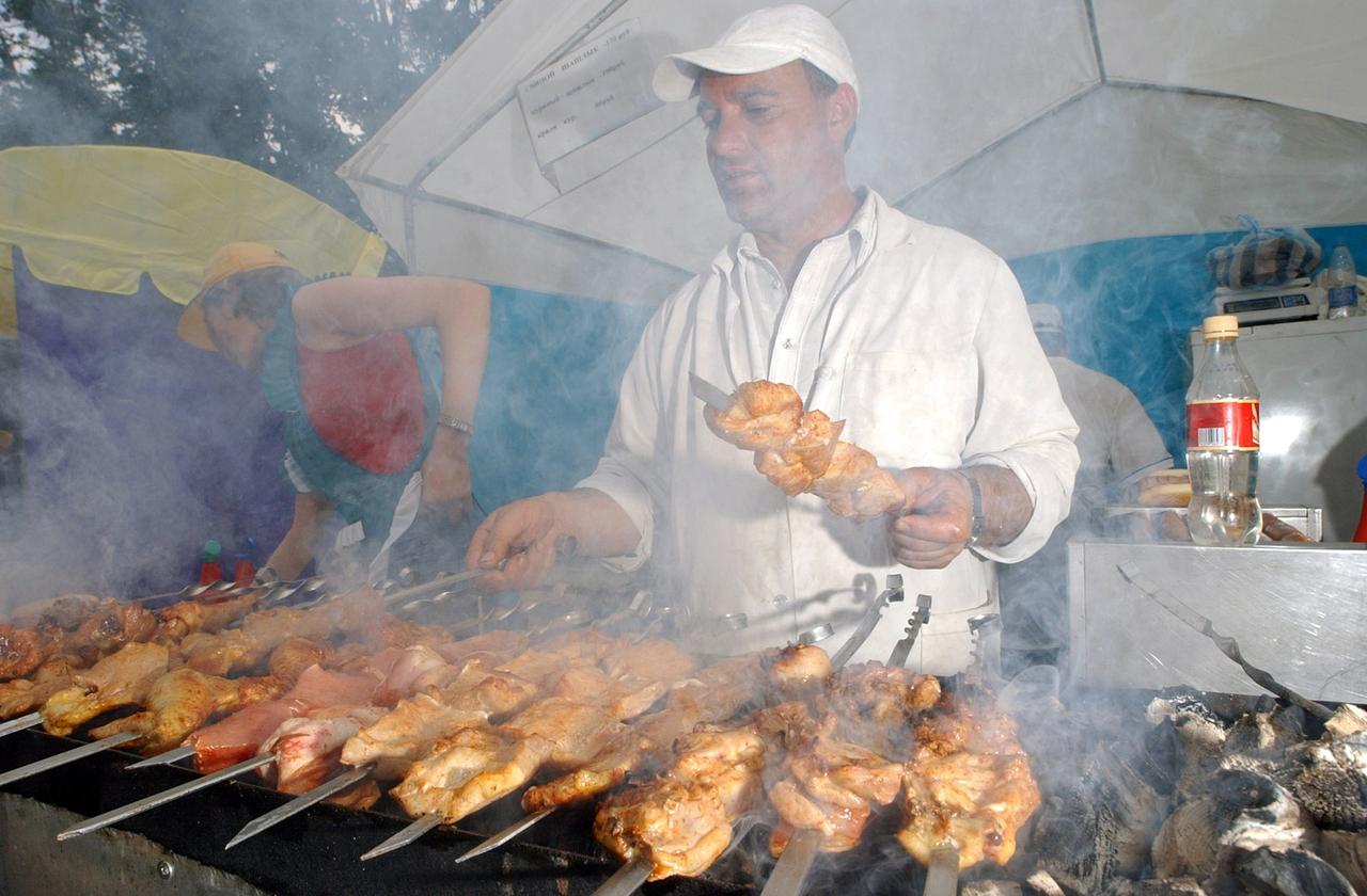 Названы опасные последствия употребления шашлыка