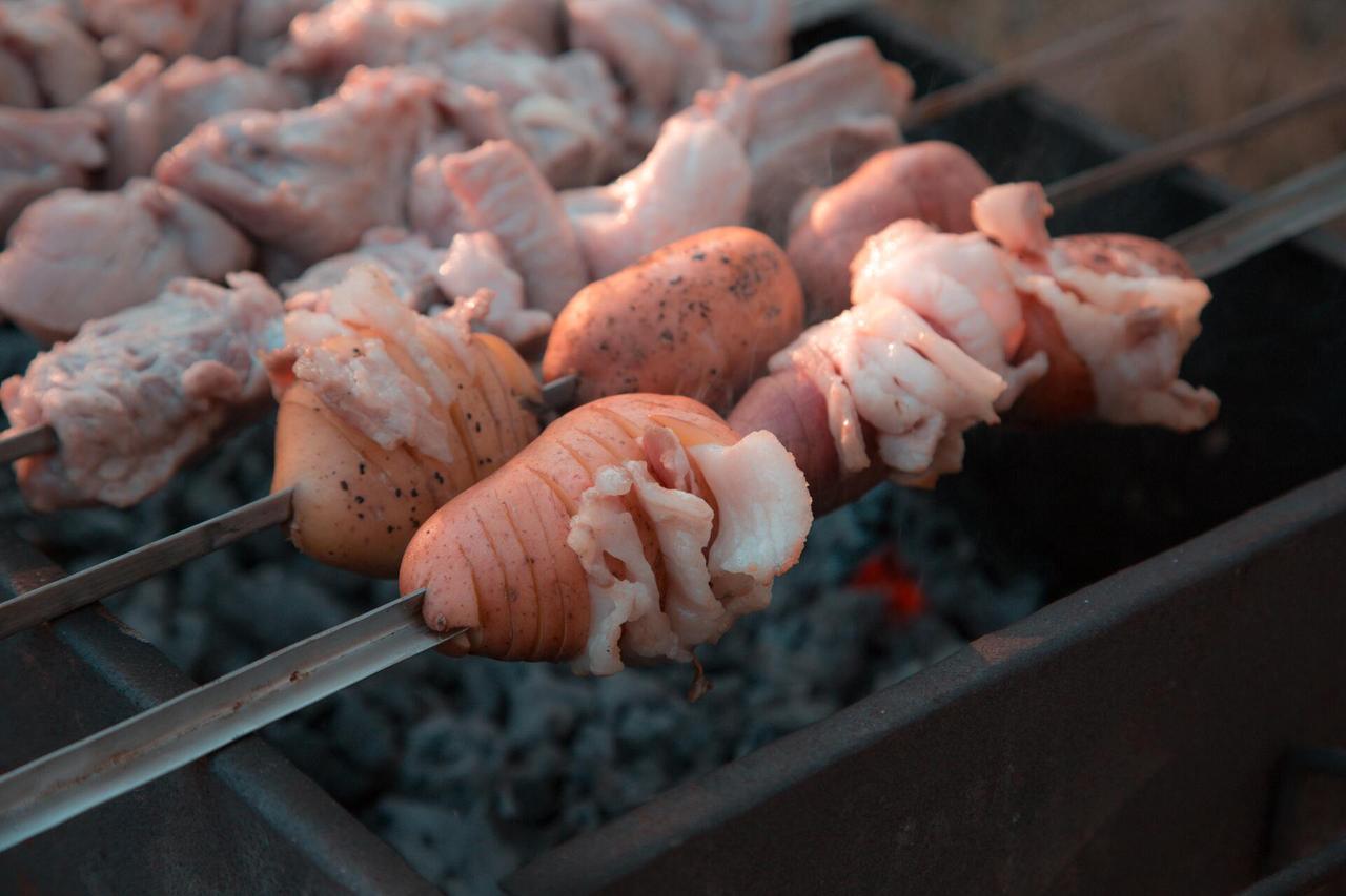 Роспотребнадзор назвал признаки хорошего мяса для шашлыка