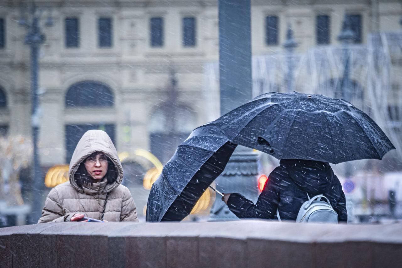 Майский снегопад в Москве попал на видео