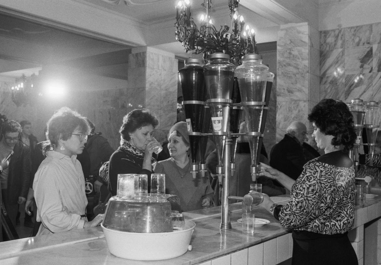 В сети вспомнили разливные соки времен СССР