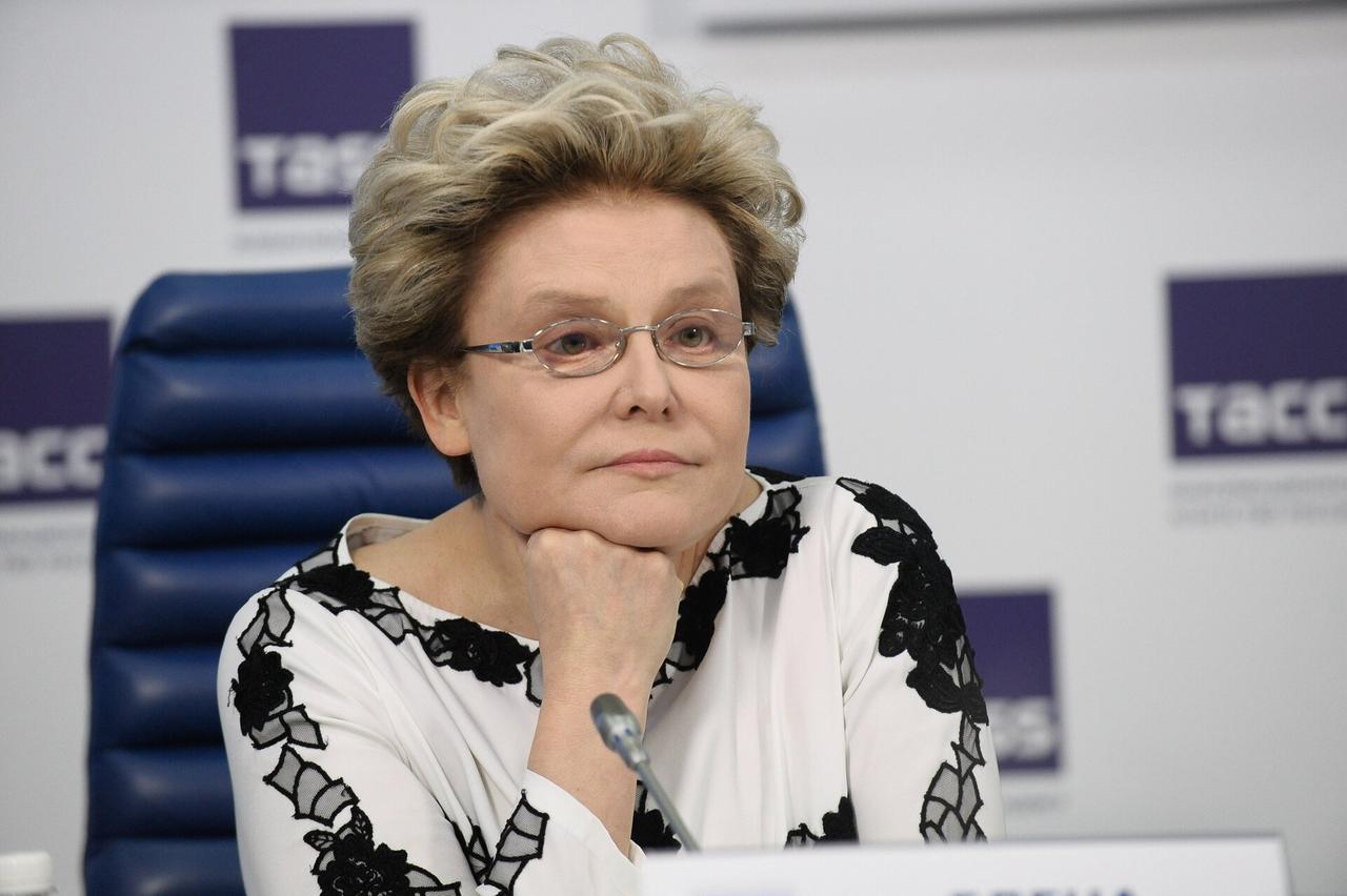 Елена Малышева посоветовала сделать тест на беременность при боли в животе