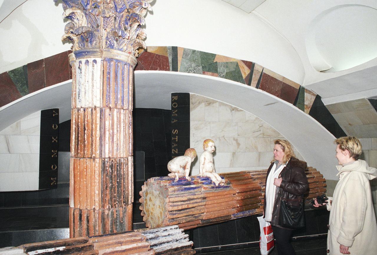 «Водопад» в московском метро напугал россиян