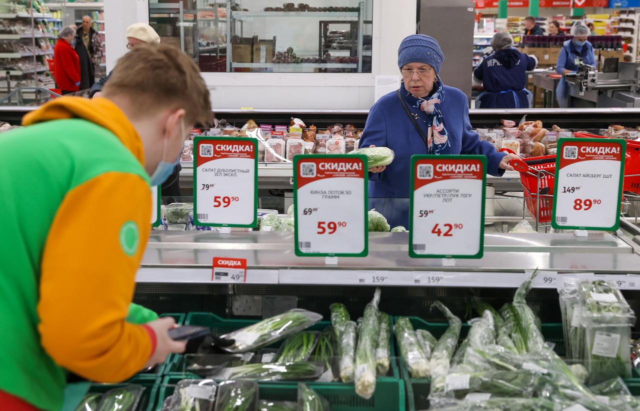 Россиянам спрогнозировали понижение цен на ряд товаров