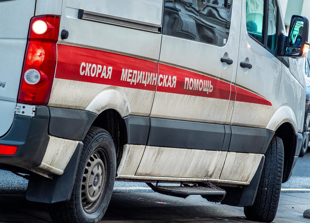 Школьник выпал из окна многоэтажного дома в Москве