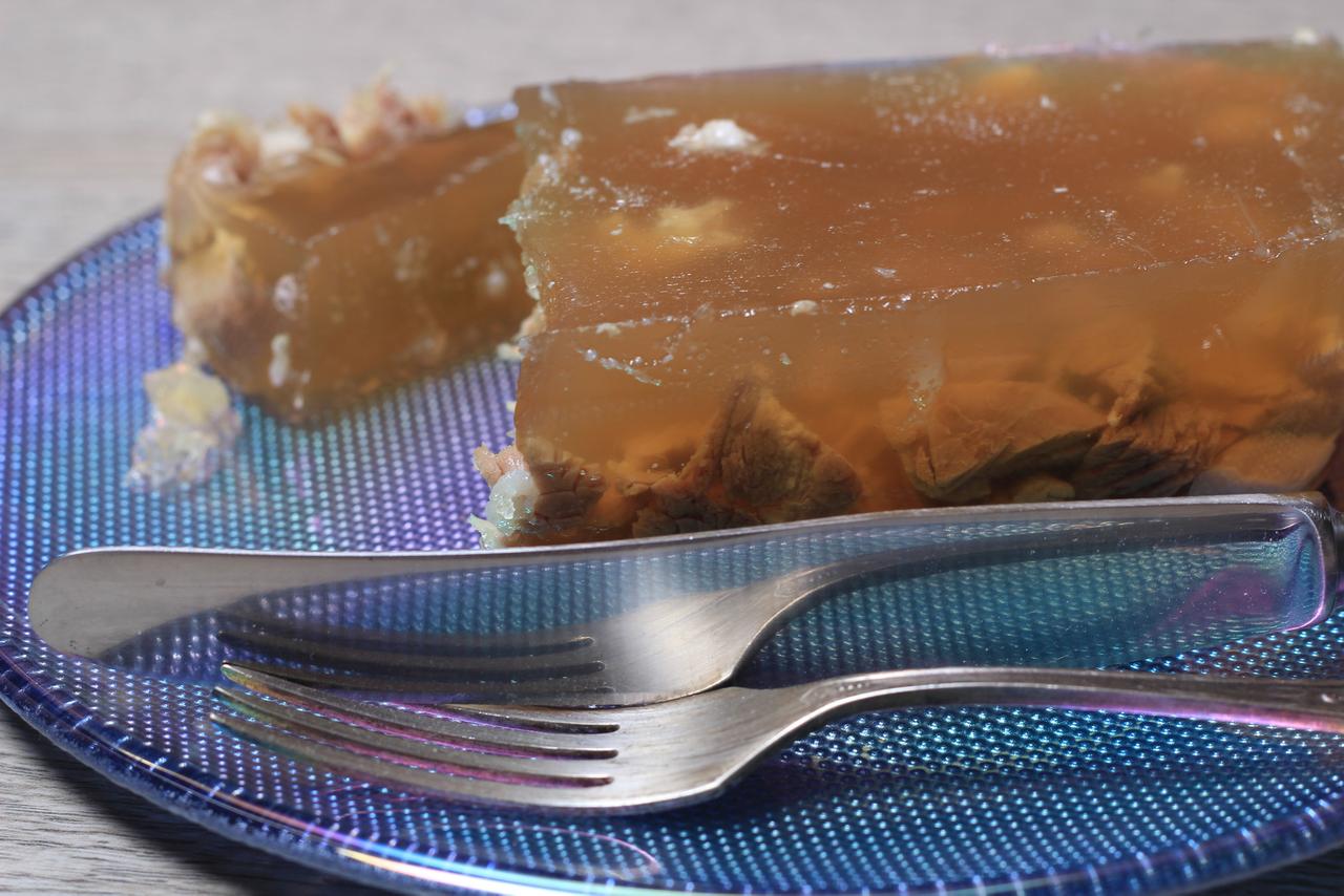 Московская семья попала в больницу из-за холодца