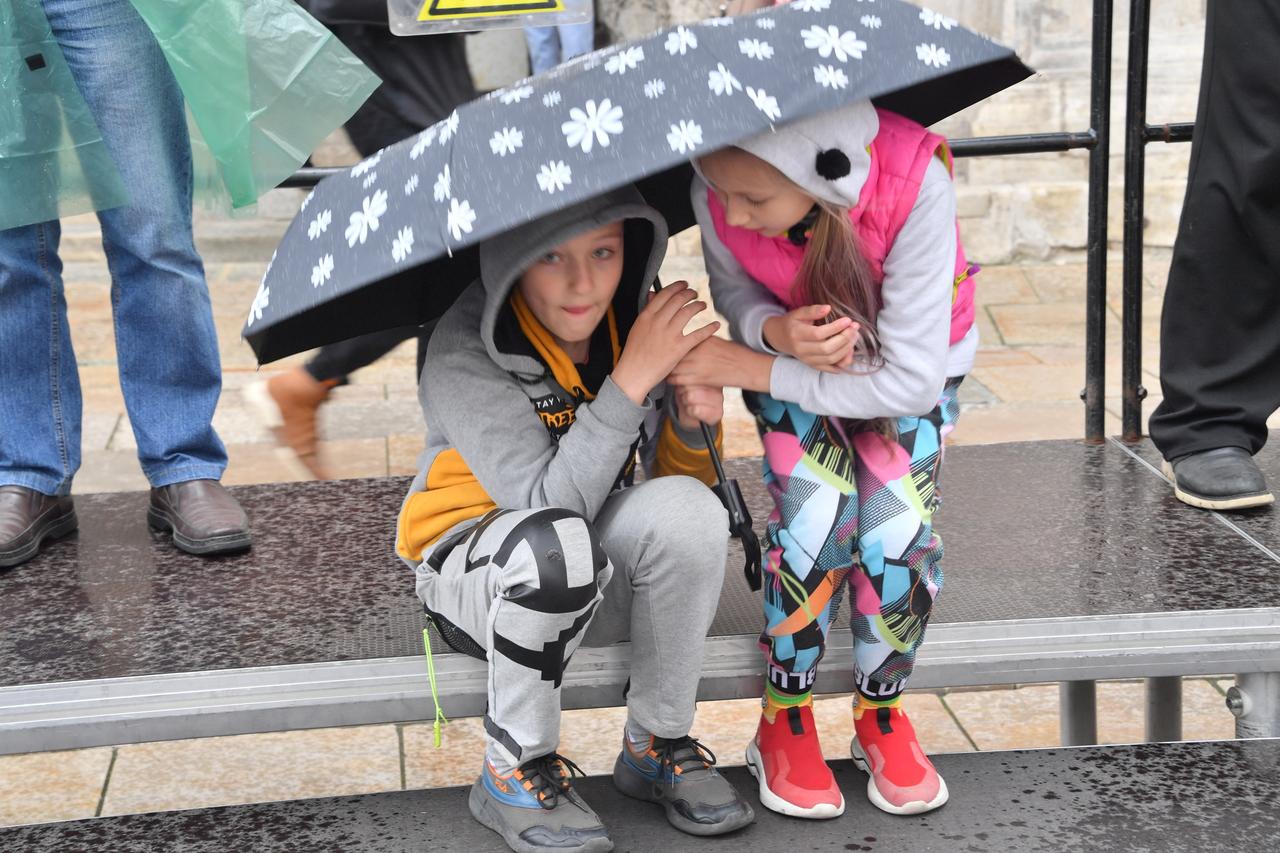 Почти половина россиян готова оставлять без присмотра 7-летних детей