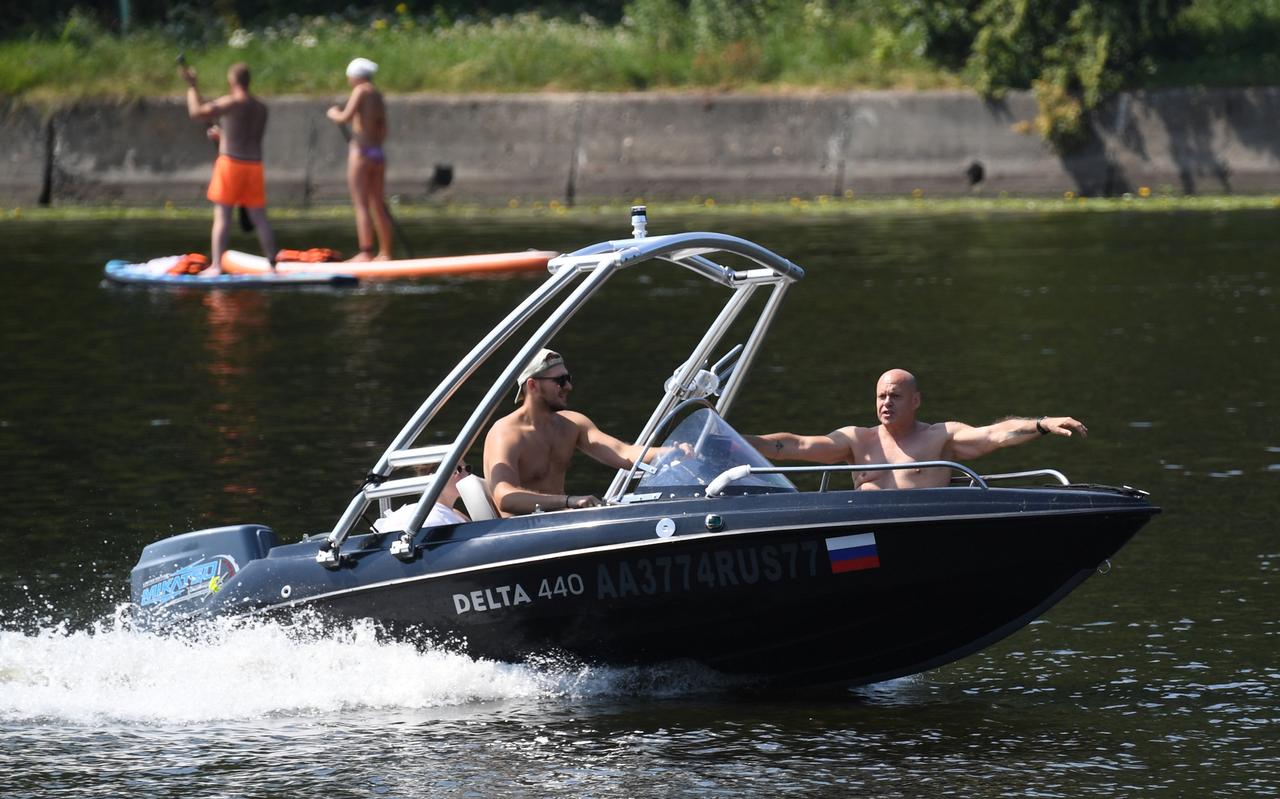 В МЧС напомнили о правилах использования небольших судов на воде