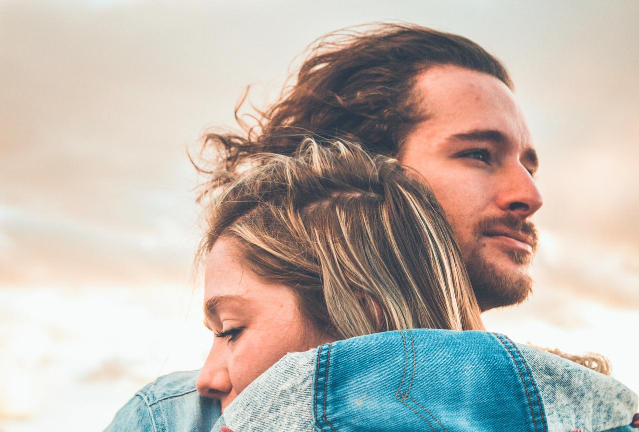 Психолог перечислила основные признаки газлайтинга в отношениях