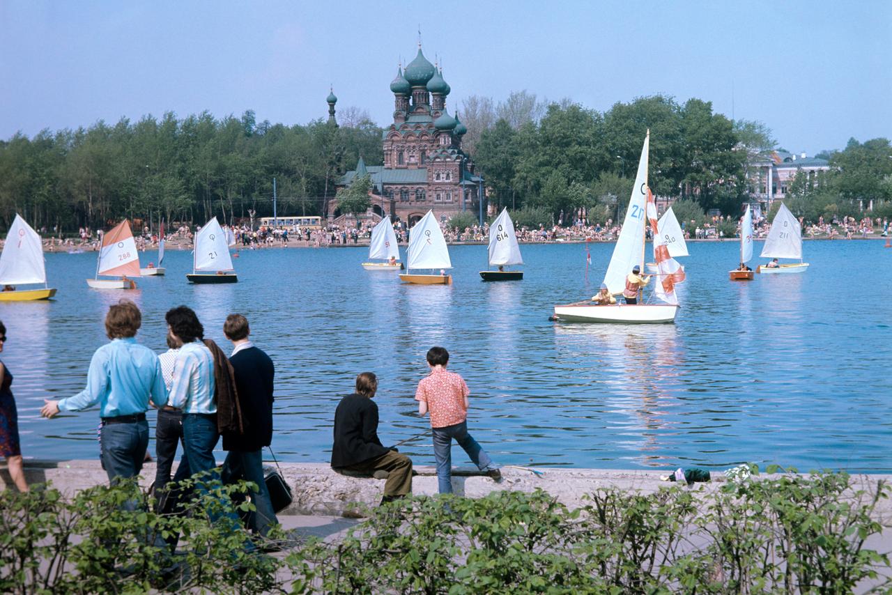 Москвичи предложили восстановить пляж на Останкинском пруду