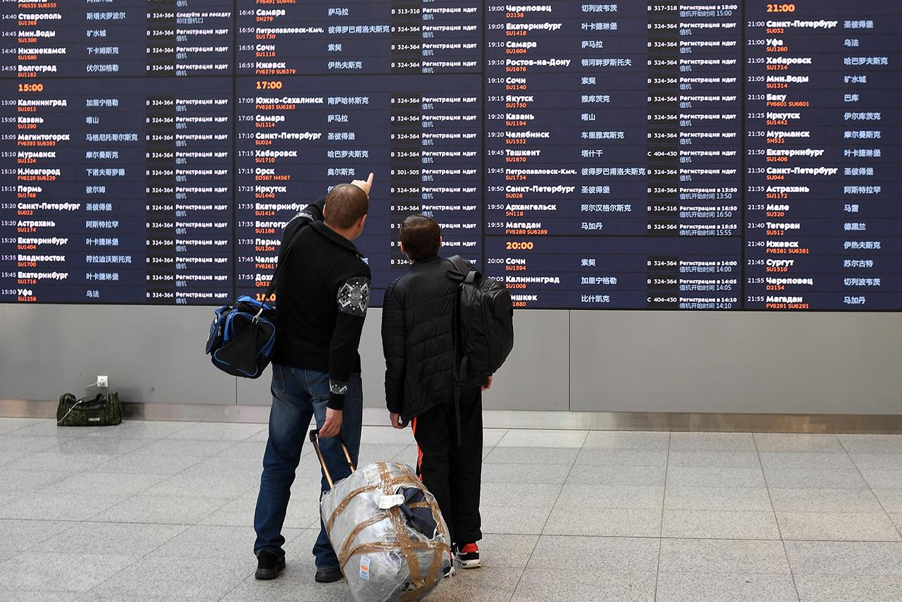 Более 20 рейсов задержали и отменили в аэропортах Москвы