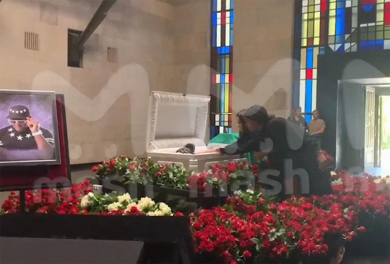 На прощание с Пьером Нарциссом поклонник прислал грузовик цветов