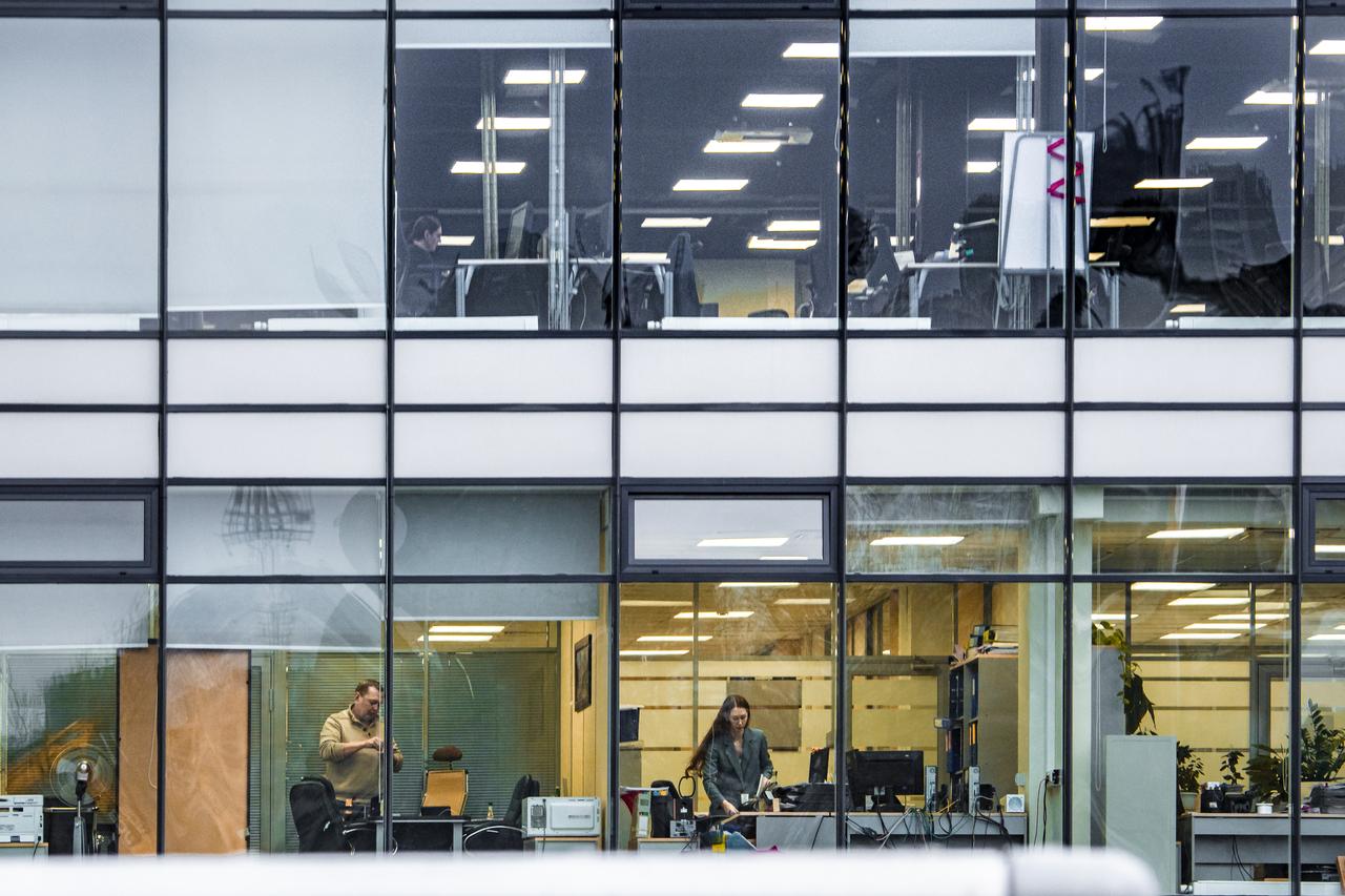 Больше половины россиян назвали себя трудоголиками