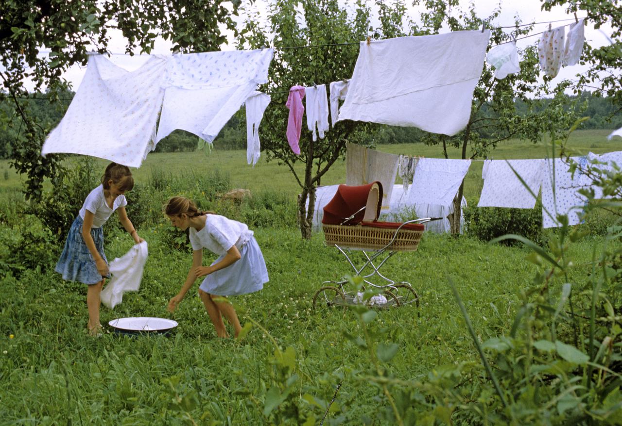 Россияне вспомнили о сушке белья на улице в годы СССР