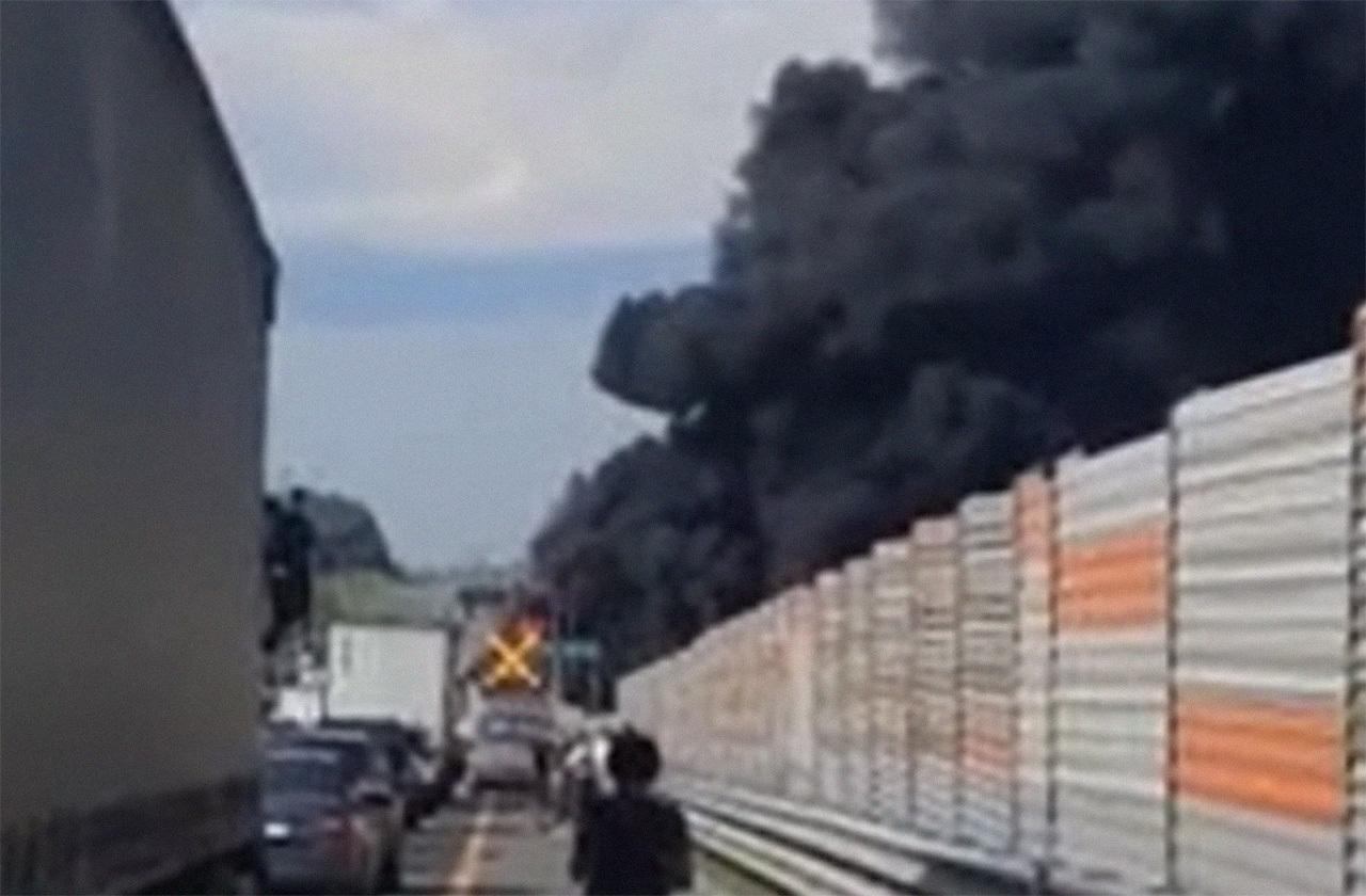 Массовое ДТП с пожаром в Подмосковье попало на видео