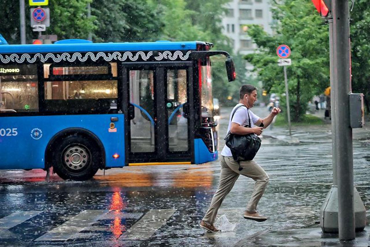 Москвичам предсказали циклонические вихри