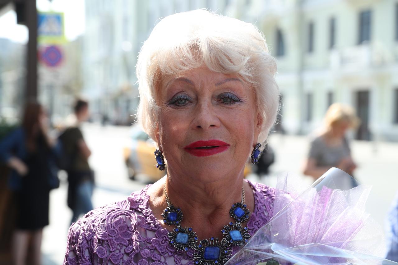 Раскрыт размер зарплаты вдовы Караченцова в «Ленкоме»