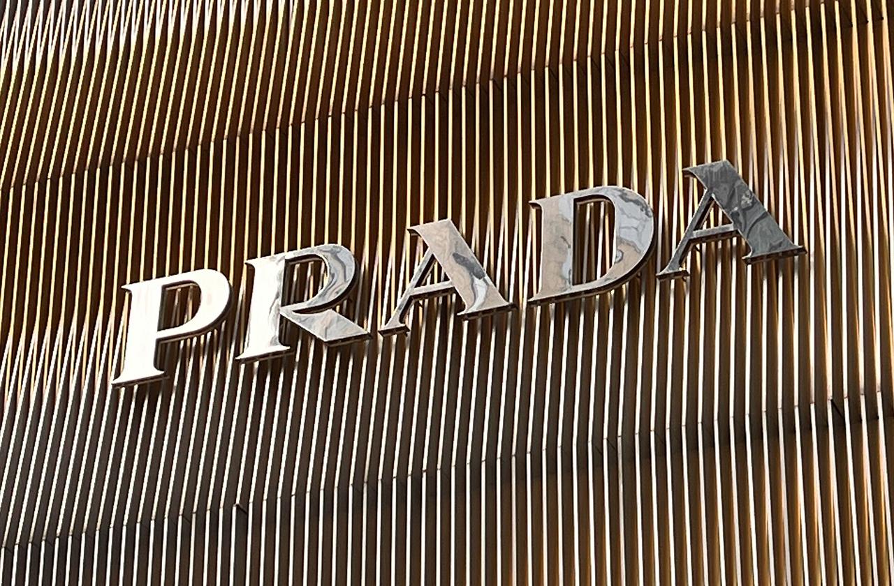 Москвичка подала в суд на магазин Prada из-за затяжек на новом платье
