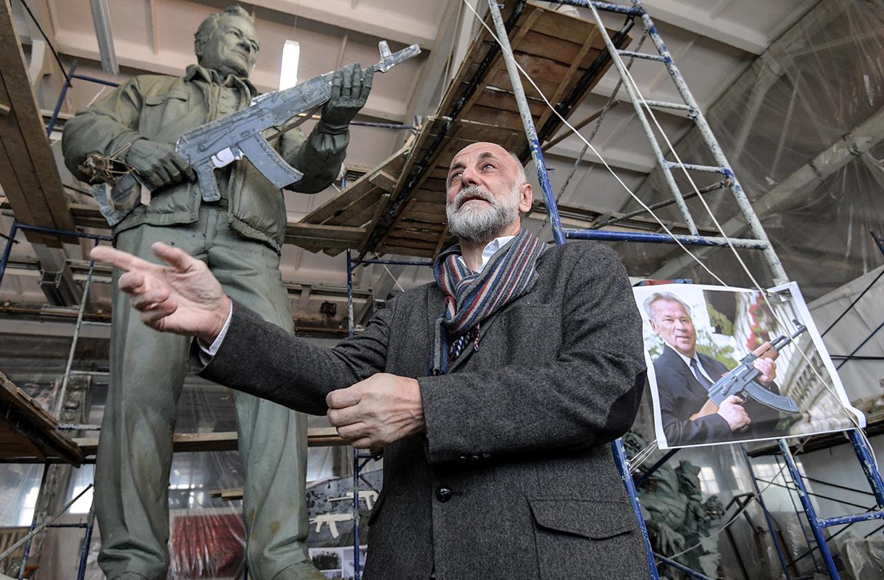 Создатель памятника Калашникову сравнил скульпторов с казаками