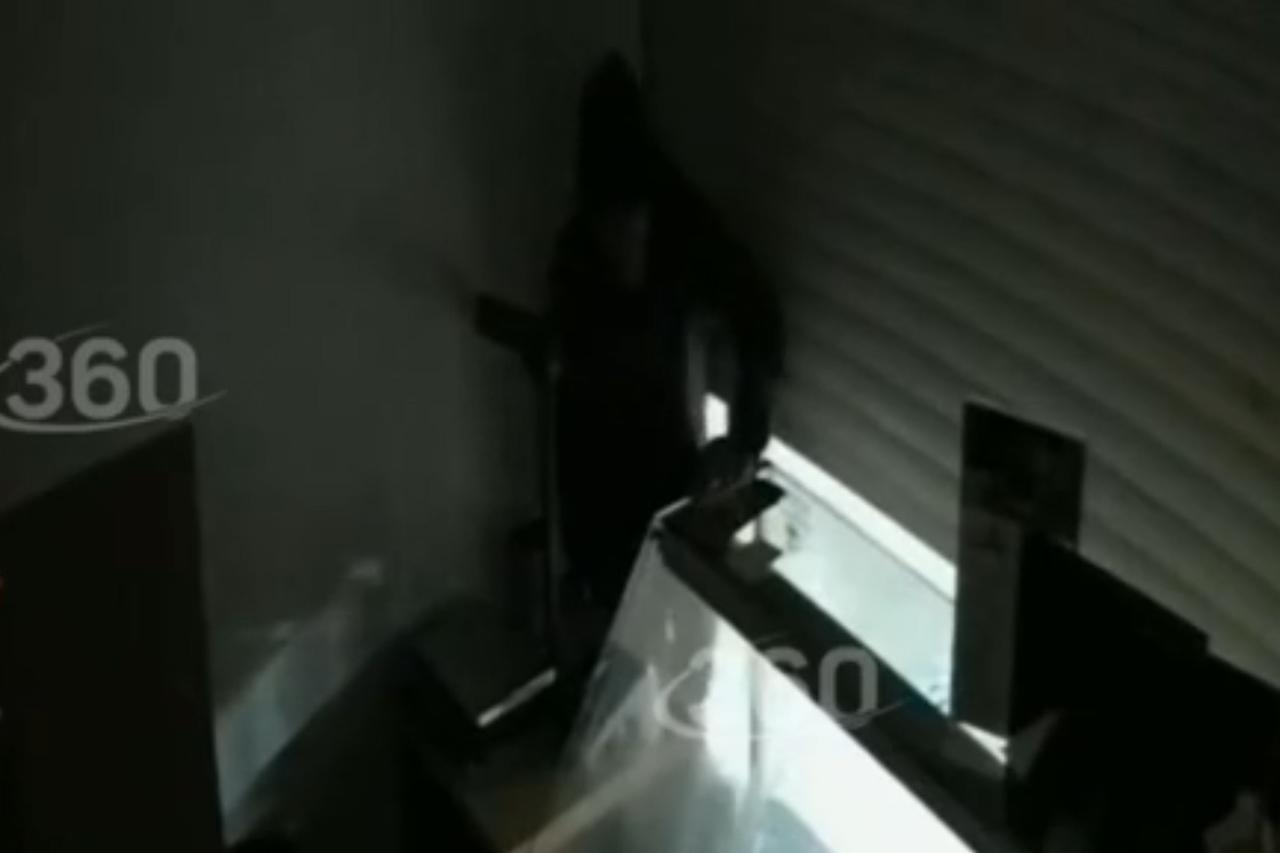 Сходивший по нужде в магазине известного сыровара грабитель попал на видео