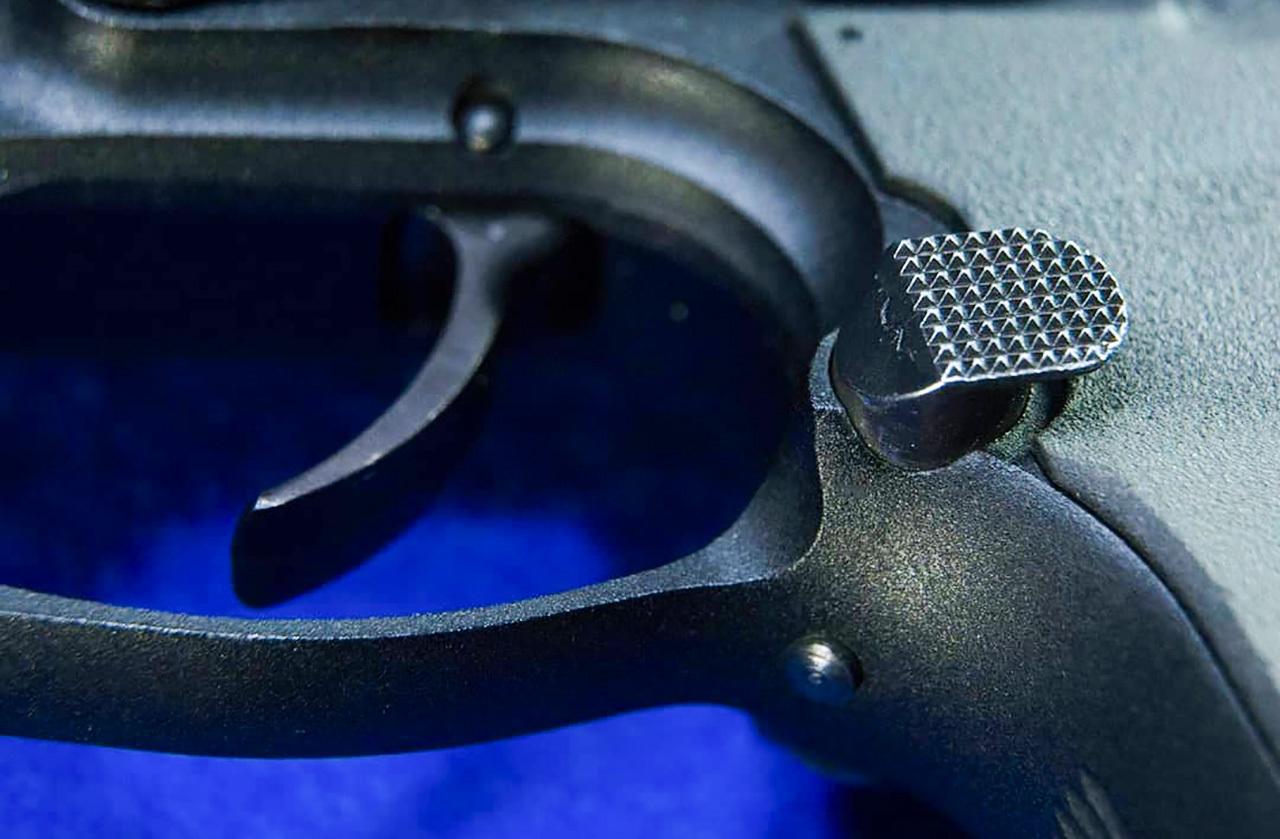 Водитель открыл стрельбу после конфликта с охранниками в Москве 