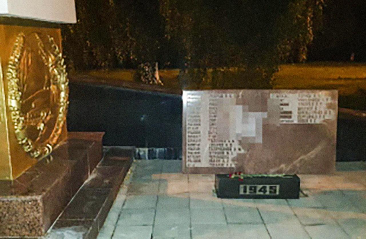 Вандал осквернил памятник в честь обороны Москвы