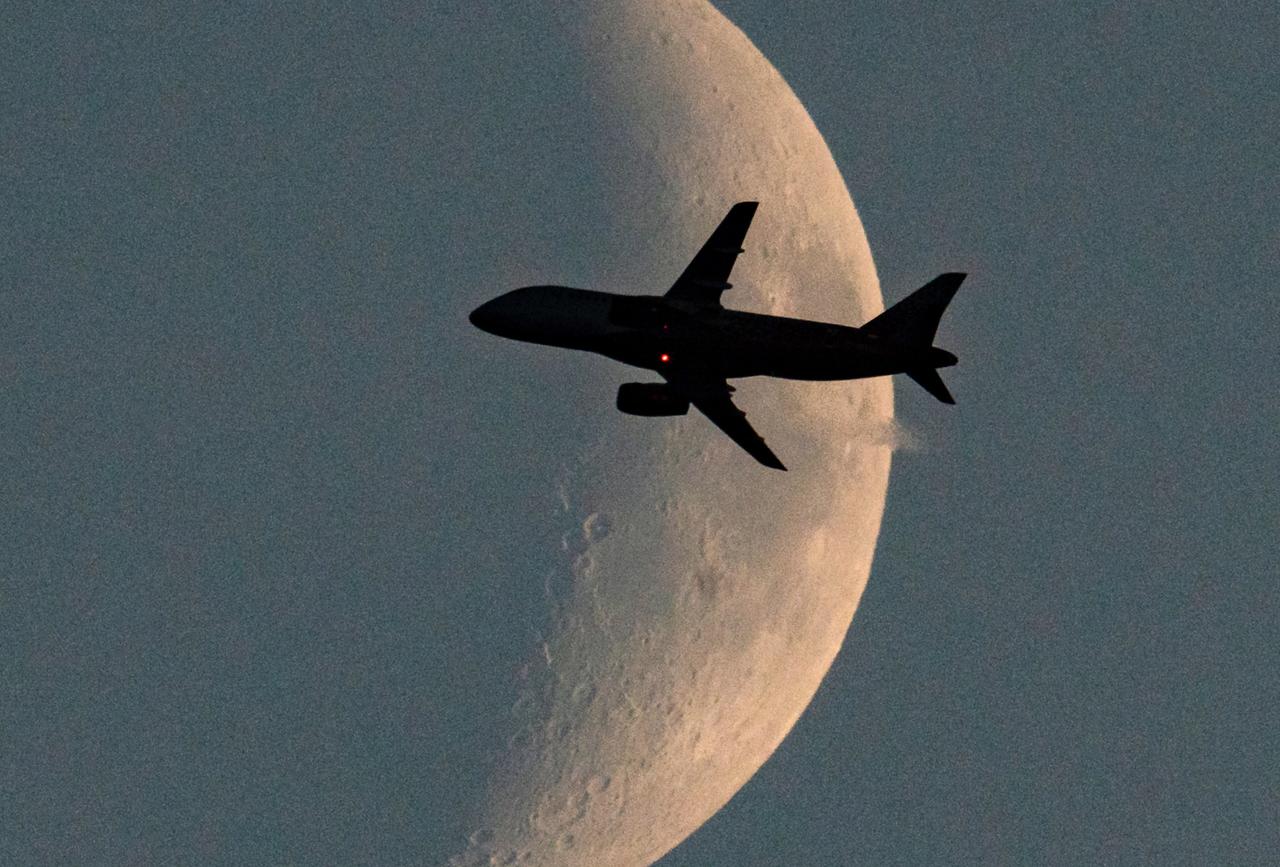 Борт из Москвы экстренно приземлился на Сахалине из-за спущенного колеса