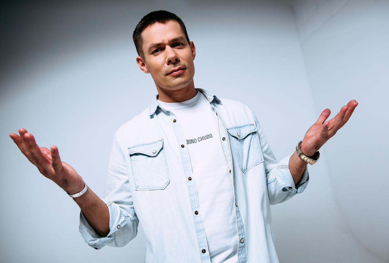 «Я в принципе не знаю счастливых людей». Стас Пьеха о кризисе среднего возраста и отношениях с сыном