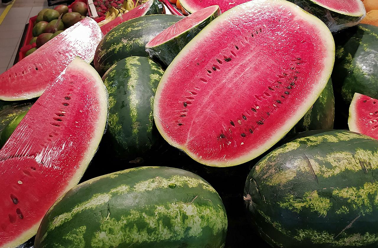 Перечислены признаки отравления нитратным арбузом