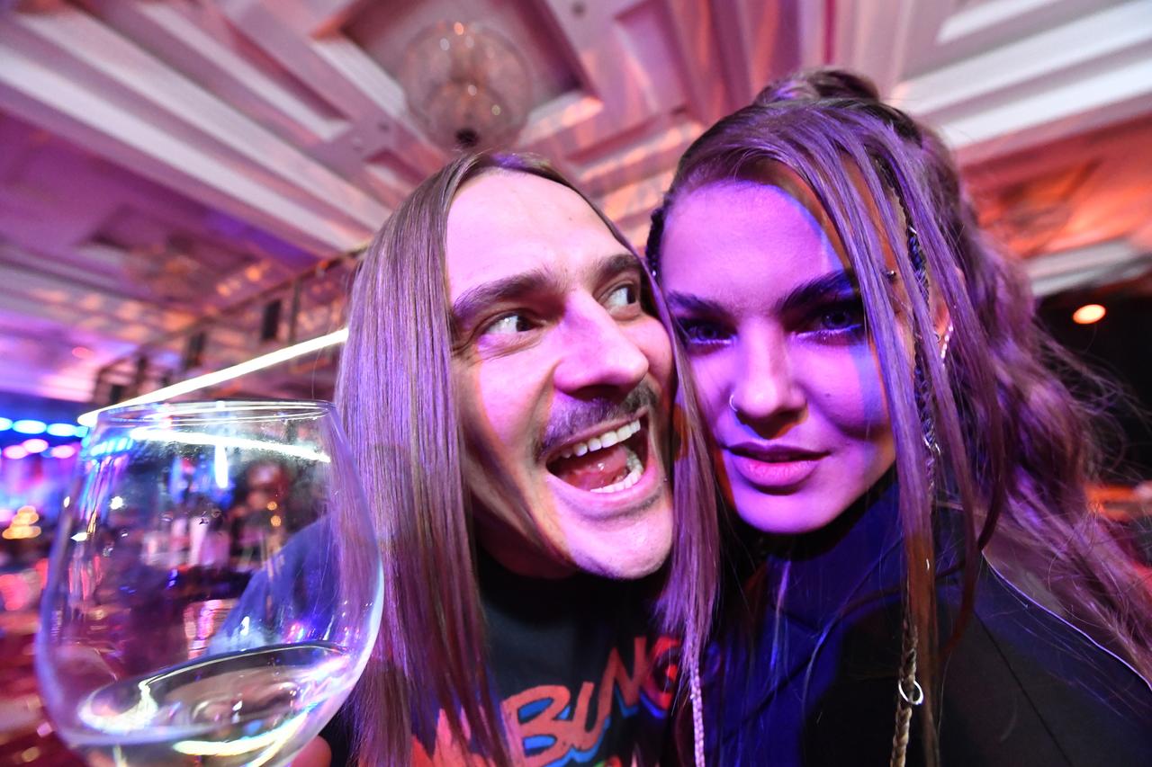 Знакомые затруднились напеть Юрию Лозе песни Little Big