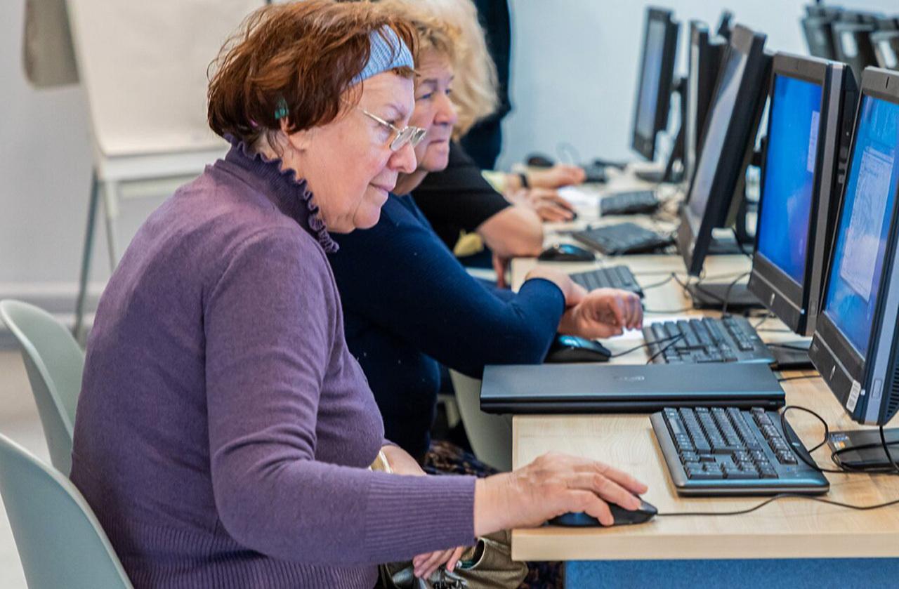 Москвичей старшего поколения бесплатно обучат новым профессиям 