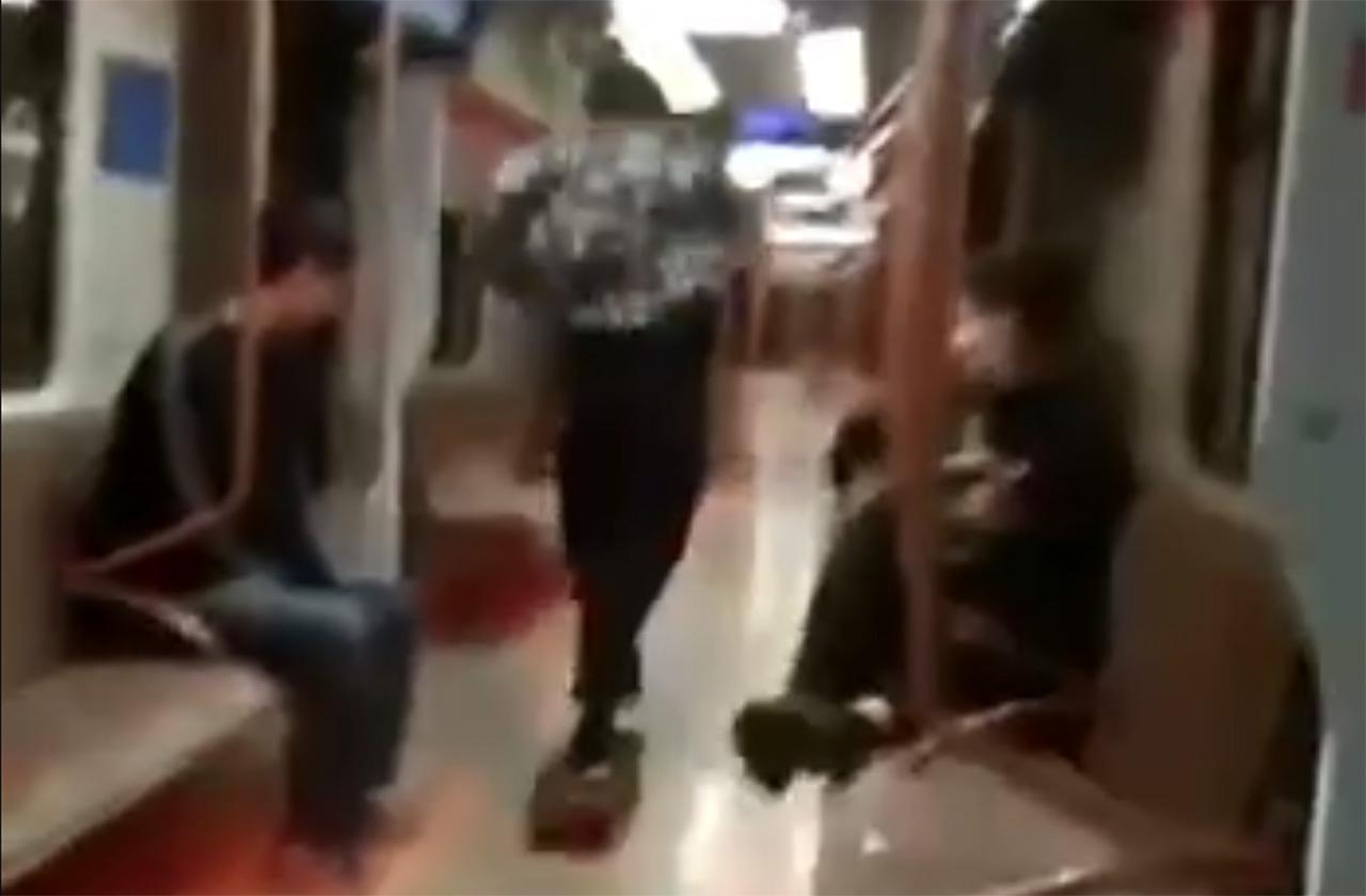 Скоростное катание на скейтборде в поезде метро в Москве попало на видео
