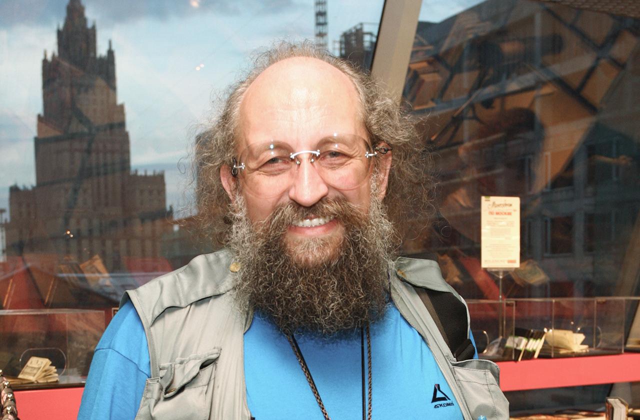 Жители одного из районов столицы поделились воспоминаниями о звездных соседях