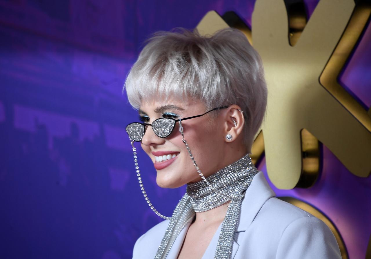 На дочь певицы Валерии прохожие спустили собак