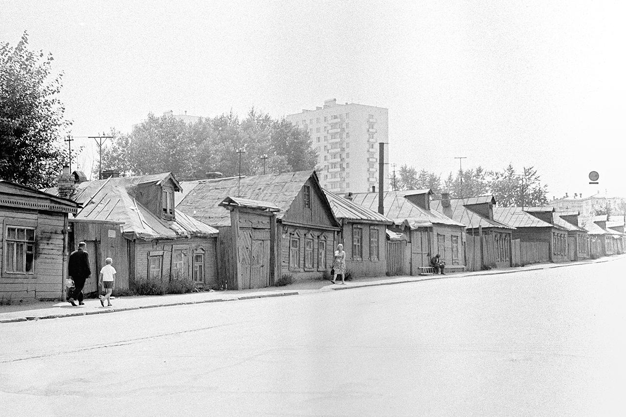 Известный поэт поделился воспоминаниями о детстве в «деревянной Москве»