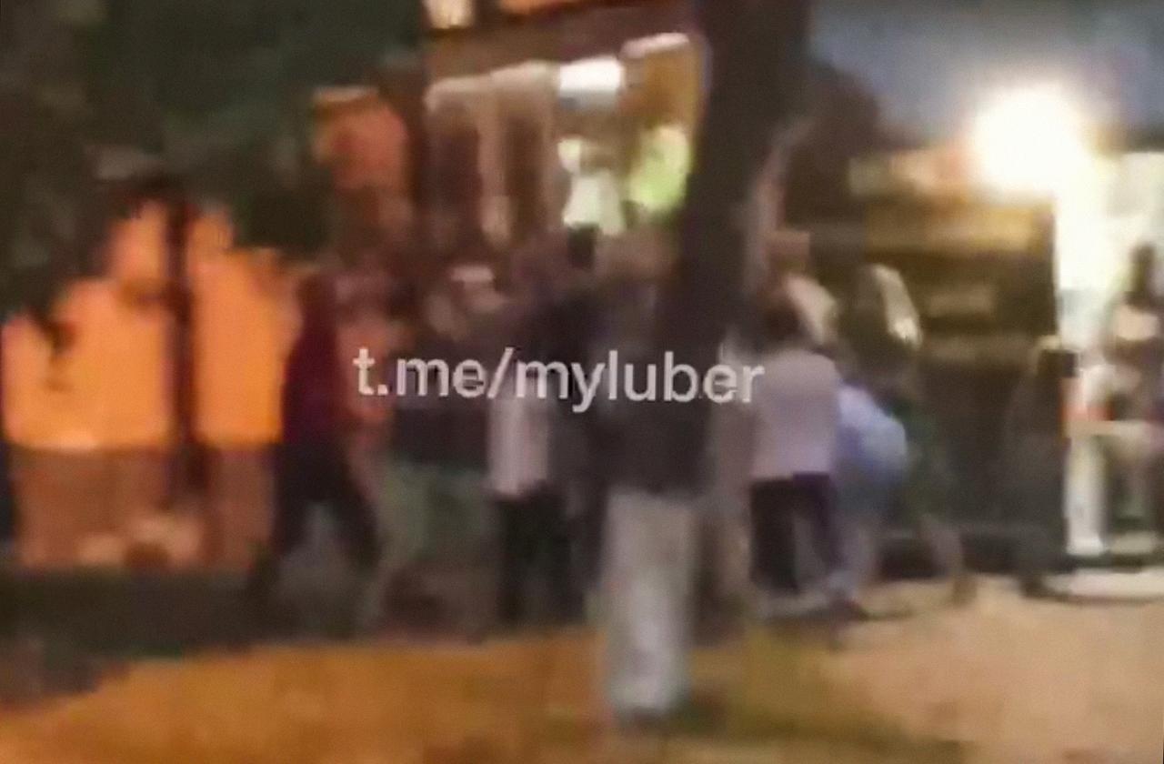 Массовая драка с применением ножей в Подмосковье попала на видео