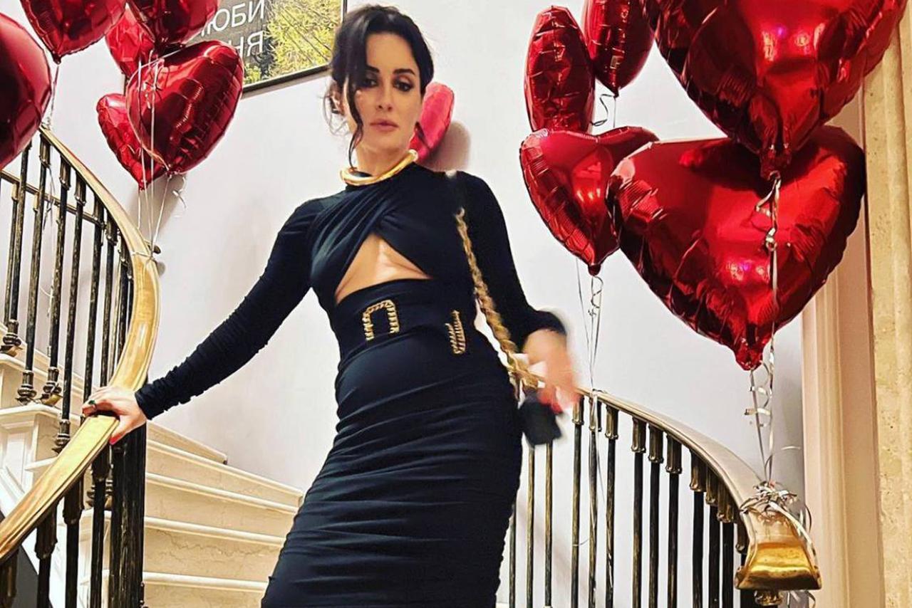 Образ Канделаки с оголенной грудью назвали пошлым